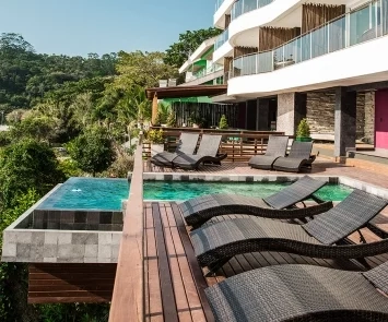 Aproveite a Costa Esmeralda no Caixa d'Aço Exclusive