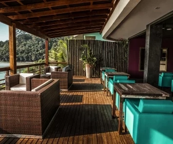 Varanda com vista para o mar